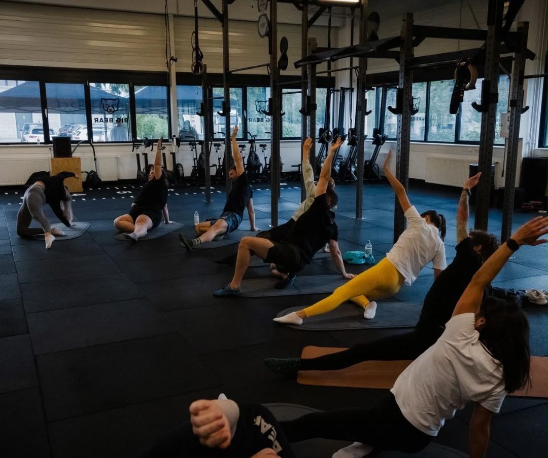 Yoga-Class auf der Trainingsfläche der BIG BEAR Box