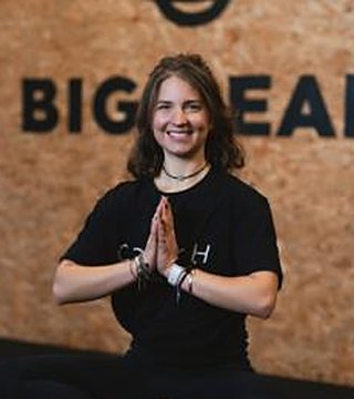 Louisa, Coach, Yoga und Mobility